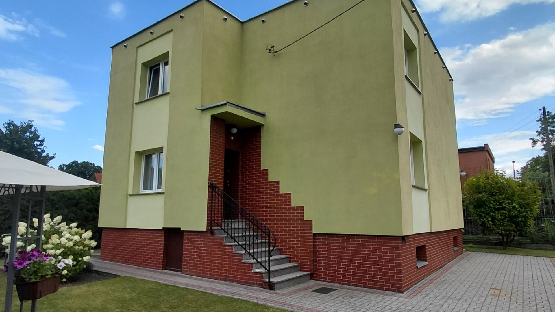 Dom Łabędy,może być dwurodzinny