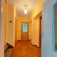 Dom Łabędy,może być dwurodzinny