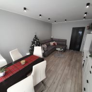 3 Pokoje z balkonem w wieżowcu