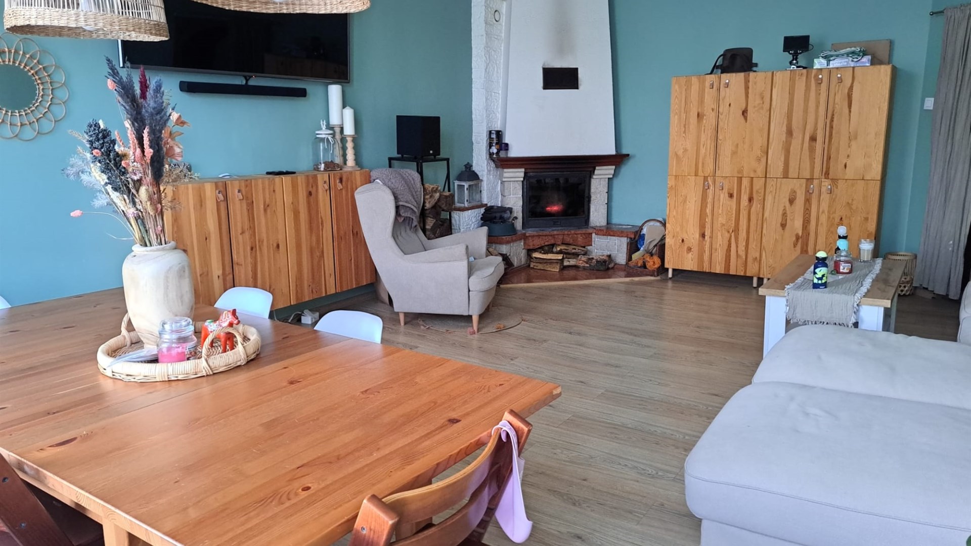 Duże mieszkanie z kominkiem i miejskim ogrzewaniem