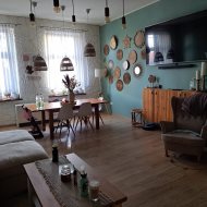 Duże mieszkanie z kominkiem i miejskim ogrzewaniem