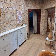 Duże mieszkanie z kominkiem i miejskim ogrzewaniem