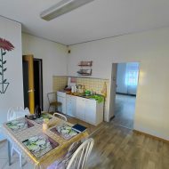 1-pokój z bardzo dużą kuchnią