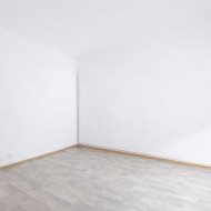 1-pokój z bardzo dużą kuchnią