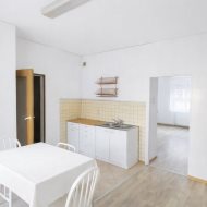 1-pokój z bardzo dużą kuchnią