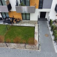 Mieszkanie z 2 ogródkami i miejscem parkingowym