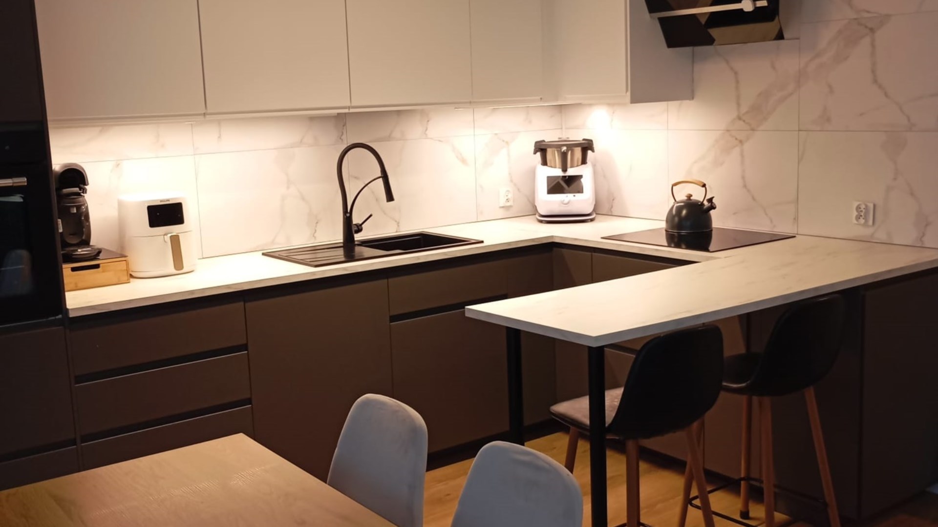 Mieszkanie z 2 ogródkami i miejscem parkingowym