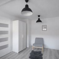 1-pokój i bardzo duża kuchnia