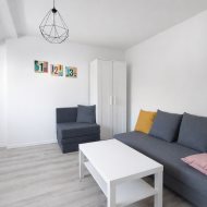 1-pokój i bardzo duża kuchnia