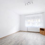 1-pokój z bardzo dużą kuchnią