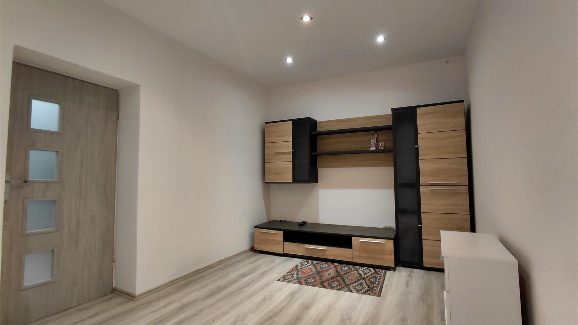 1-pokuj, duża kuchnia,po remoncie