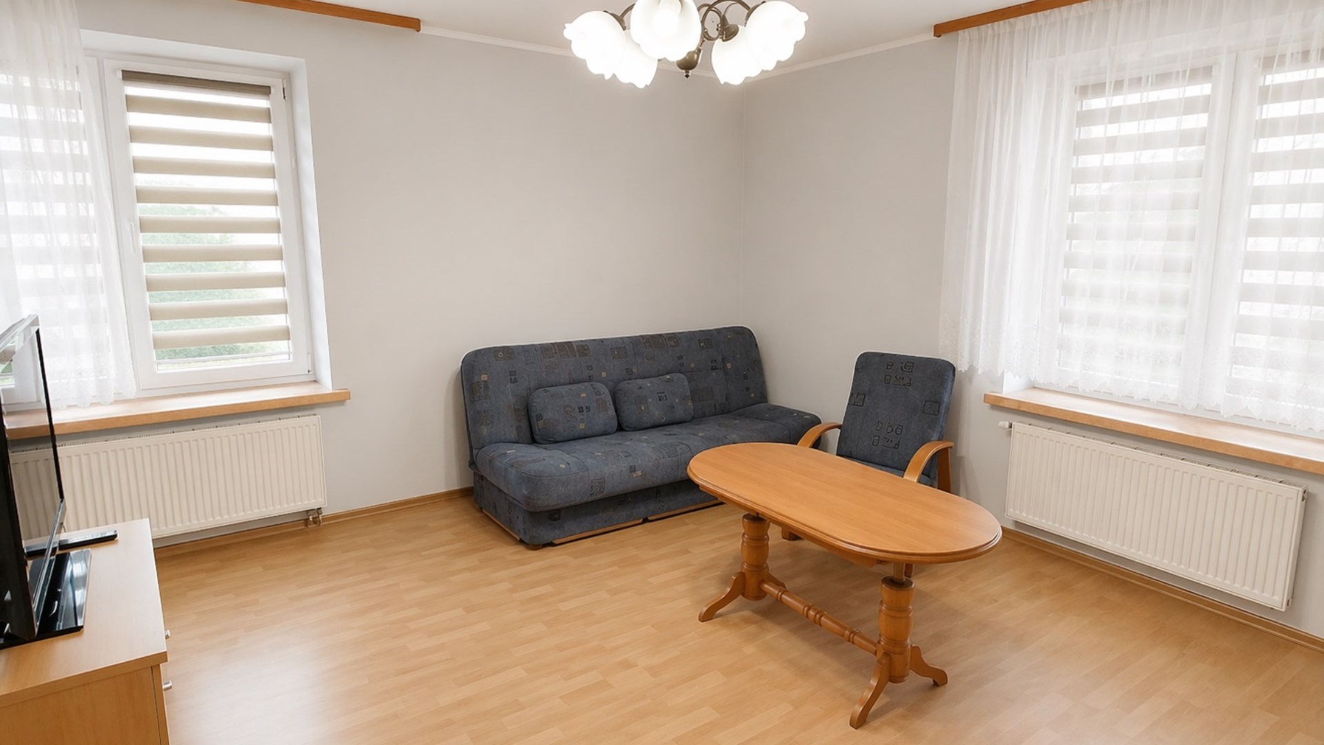 1-piętro, 1 pokój z dużą kuchnią