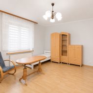 1-piętro, 1 pokój z dużą kuchnią