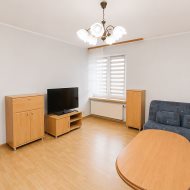 1-piętro, 1 pokój z dużą kuchnią