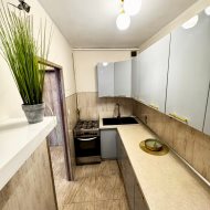 Słoneczna kawalerka z dużym balkonem-wynajem