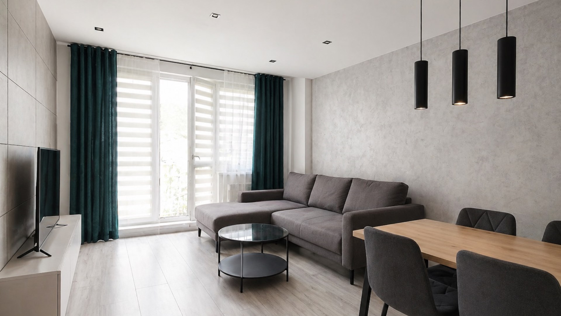 1-piętro, balkon,3 pokoje