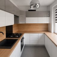 1-piętro, balkon,3 pokoje